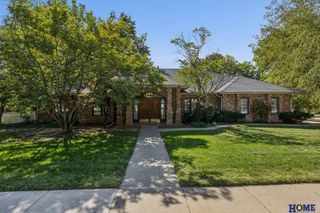 841 Coachmans Drive, Lincoln, NE 68510