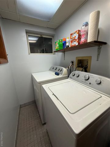 404 Bauer Place, Mineola, NY 11501