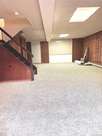 404 Bauer Place, Mineola, NY 11501