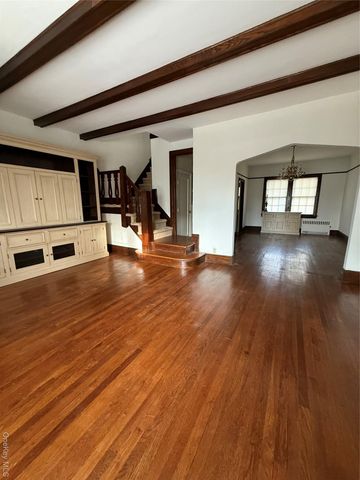 404 Bauer Place, Mineola, NY 11501