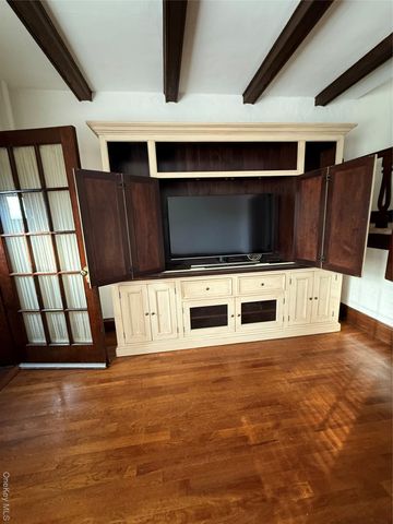 404 Bauer Place, Mineola, NY 11501