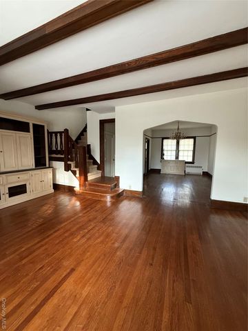 404 Bauer Place, Mineola, NY 11501