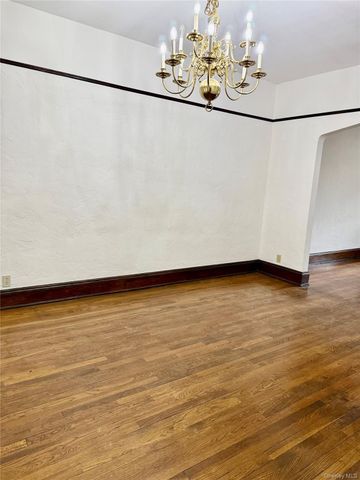 404 Bauer Place, Mineola, NY 11501