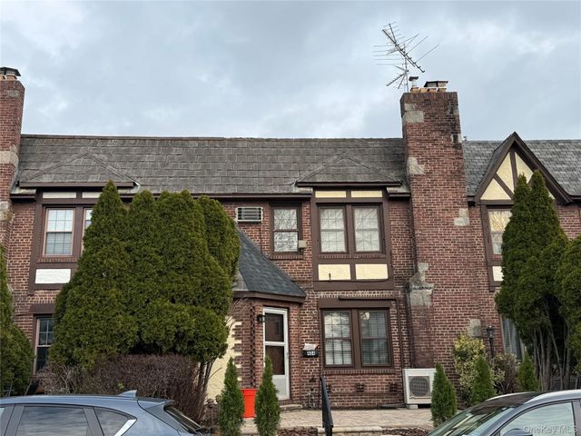 404 Bauer Place, Mineola, NY 11501