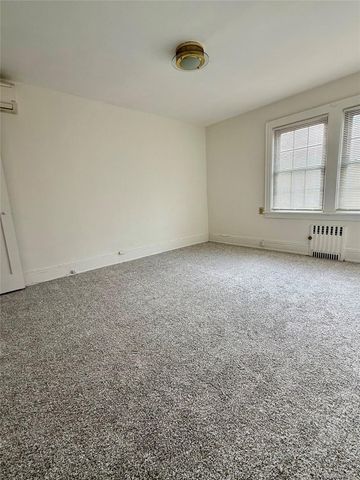 404 Bauer Place, Mineola, NY 11501