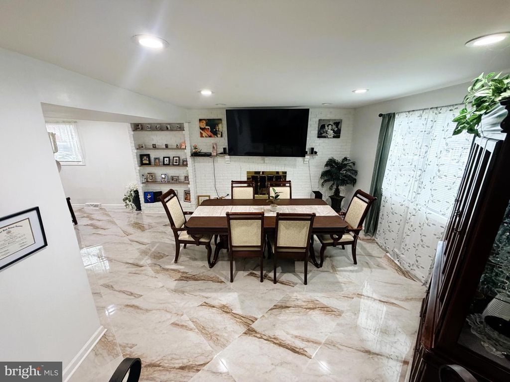7403 SOUTH RD, Rosedale, MD 21237