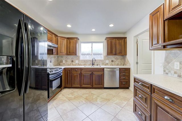 6704 Bear Canyon Drive, Oklahoma City, OK 73162