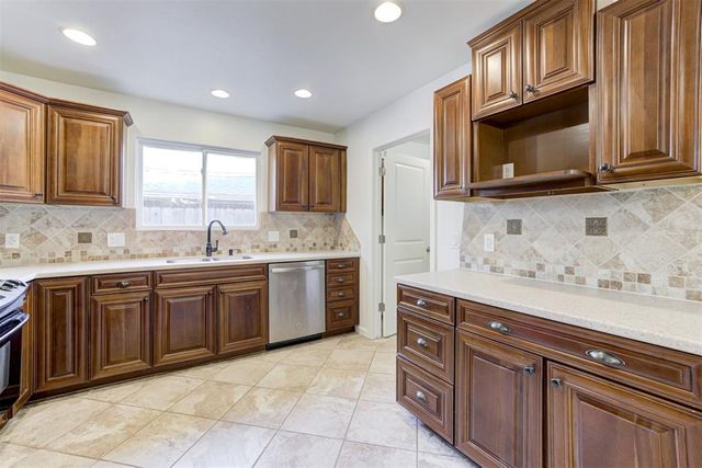 6704 Bear Canyon Drive, Oklahoma City, OK 73162