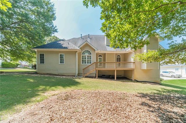 1114 Maple Creek Ridge, Loganville, GA 30052