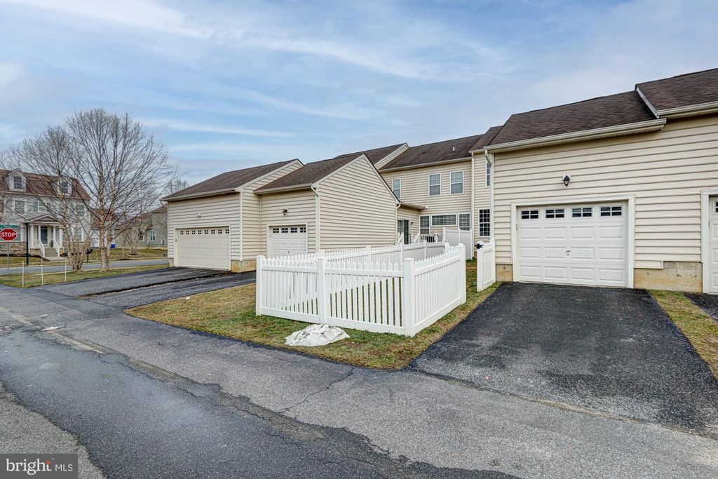 Image 6 of property listing at 1823 N POLLOCK WAY, Middletown, DE 19709