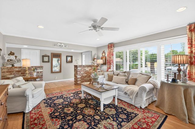 6821 Leesburg Pl, Stockton, CA 95207
