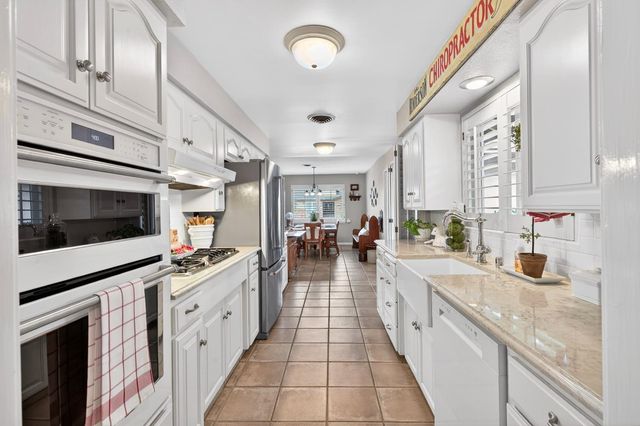 6821 Leesburg Pl, Stockton, CA 95207
