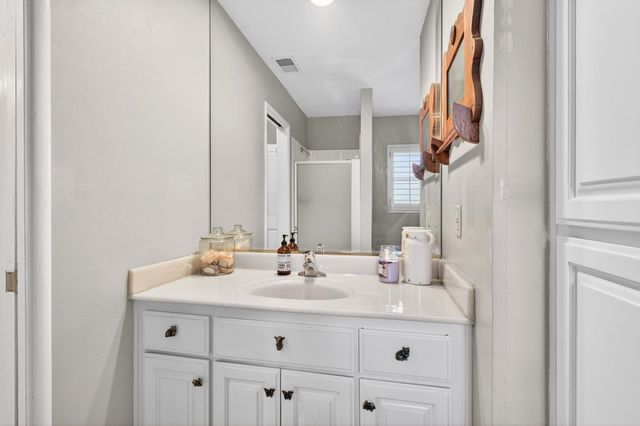 6821 Leesburg Pl, Stockton, CA 95207