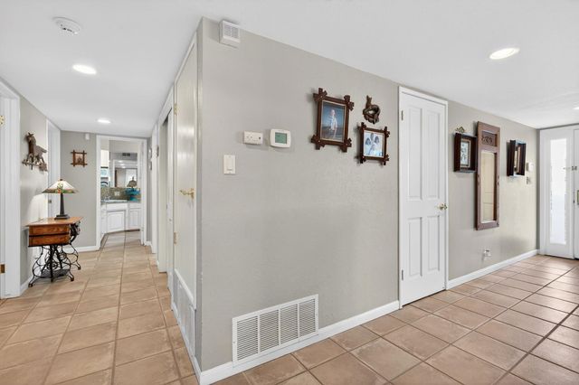 6821 Leesburg Pl, Stockton, CA 95207