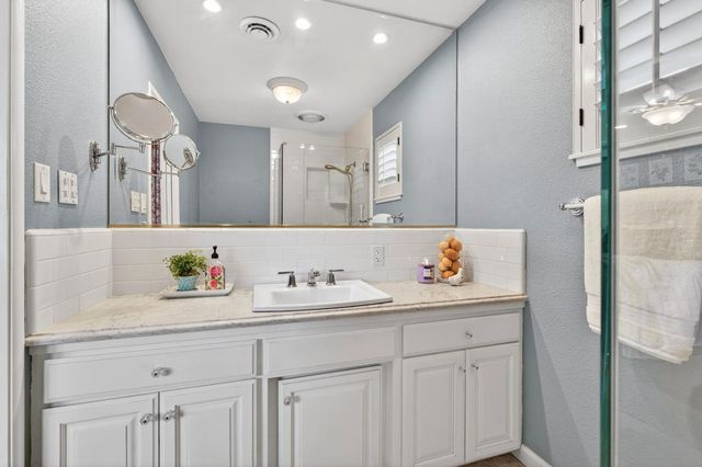 6821 Leesburg Pl, Stockton, CA 95207