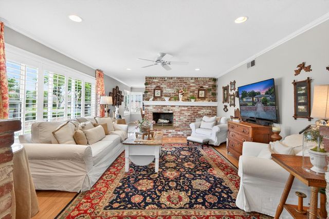 6821 Leesburg Pl, Stockton, CA 95207