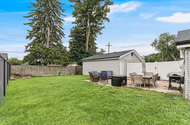 6855 W 113th Street, Worth, IL 60482