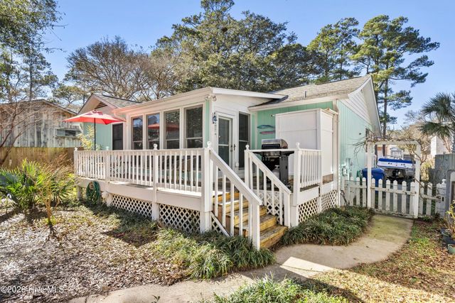 322 NE 48th Street, Oak Island, NC 28465
