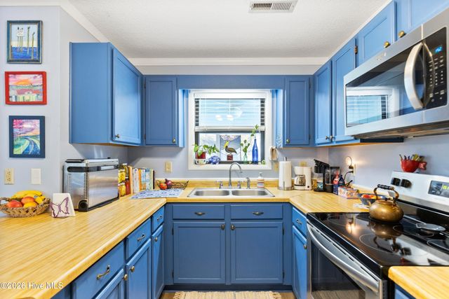 322 NE 48th Street, Oak Island, NC 28465