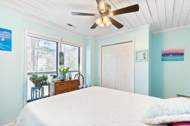 322 NE 48th Street, Oak Island, NC 28465