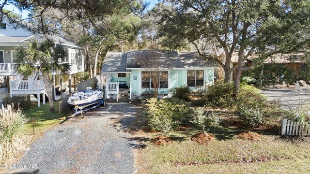 322 NE 48th Street, Oak Island, NC 28465