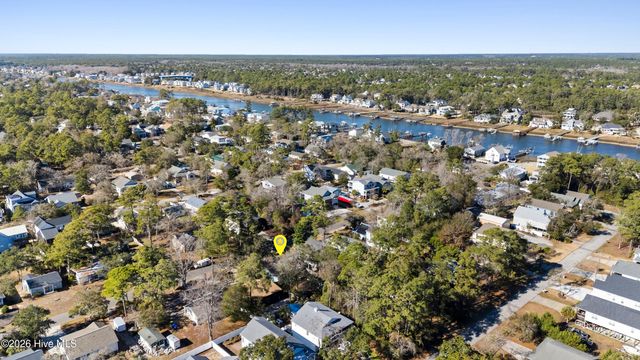 322 NE 48th Street, Oak Island, NC 28465