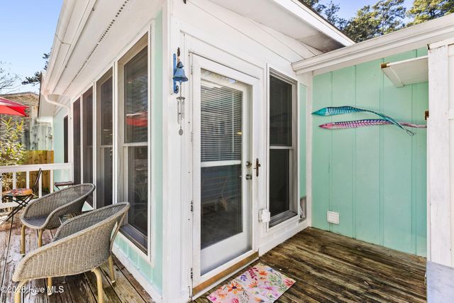 322 NE 48th Street, Oak Island, NC 28465