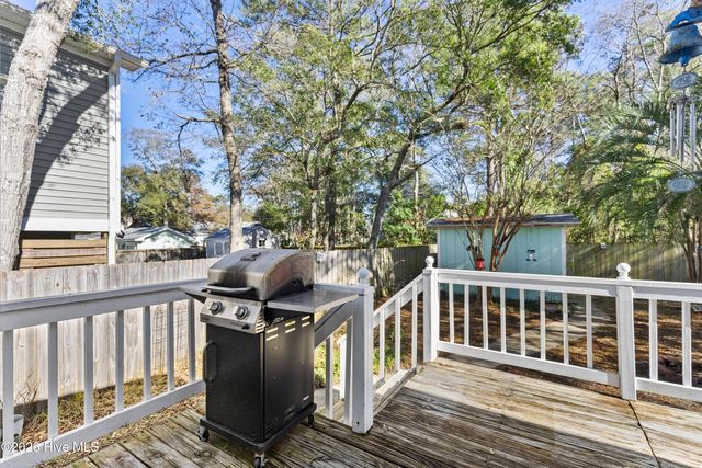 322 NE 48th Street, Oak Island, NC 28465