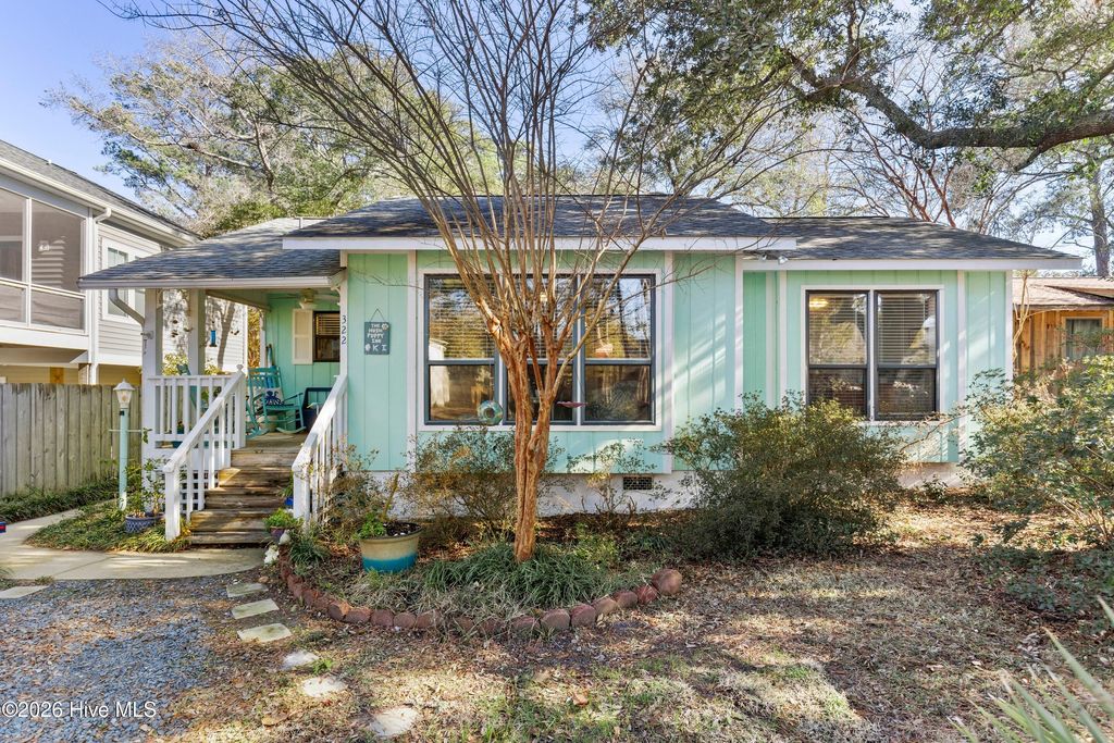 322 NE 48th Street, Oak Island, NC 28465