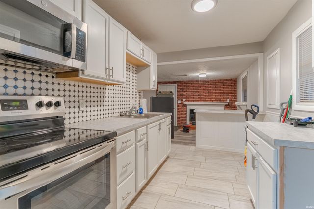 1250 Maple Court Street, Evansville, IN 47714