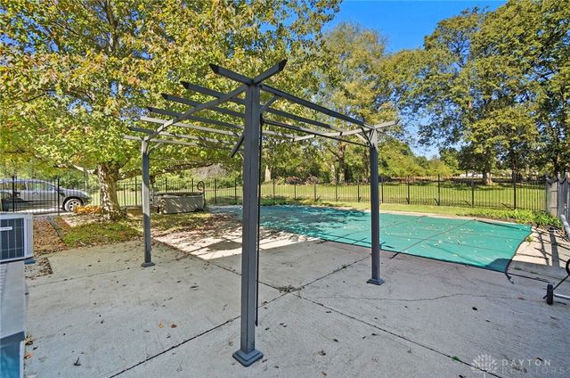 200 Sycamore Creek Drive, Springboro, OH 45066