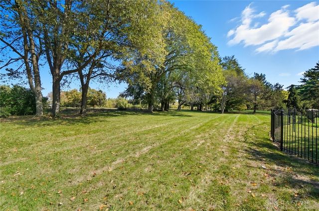 200 Sycamore Creek Drive, Springboro, OH 45066