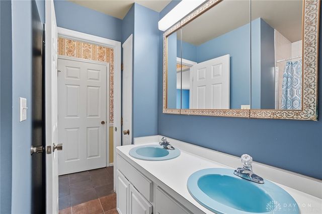 200 Sycamore Creek Drive, Springboro, OH 45066