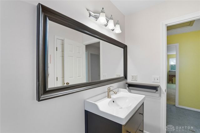 200 Sycamore Creek Drive, Springboro, OH 45066