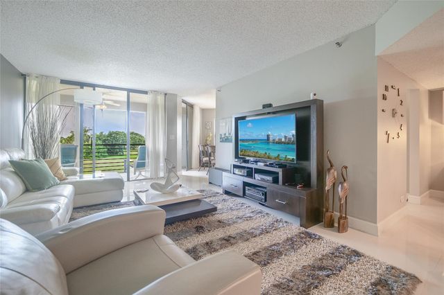 7300 Radice Ct 303, Lauderhill, FL 33319