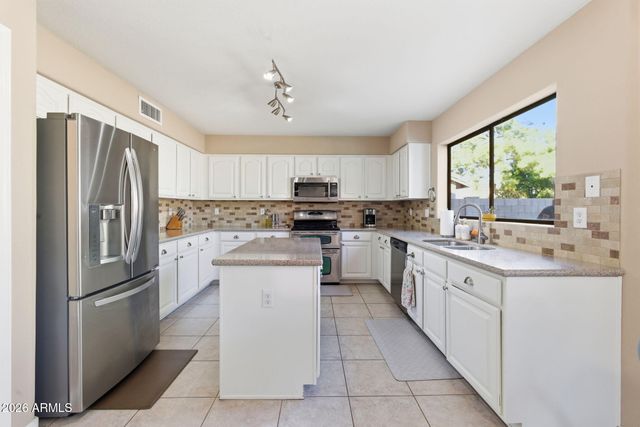 5428 W WAGONER Road, Glendale, AZ 85308