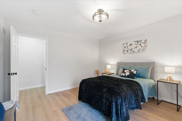 N65W30990 Beaver Lake ROAD, Hartland, WI 53029