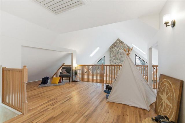 N65W30990 Beaver Lake ROAD, Hartland, WI 53029