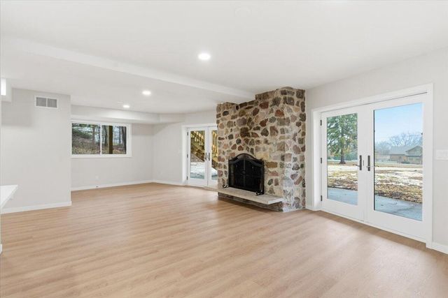 N65W30990 Beaver Lake ROAD, Hartland, WI 53029