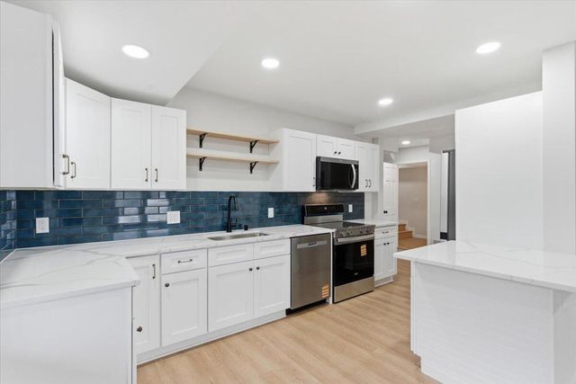 N65W30990 Beaver Lake ROAD, Hartland, WI 53029