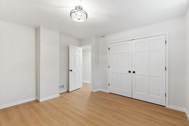 N65W30990 Beaver Lake ROAD, Hartland, WI 53029