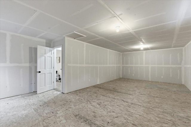 N65W30990 Beaver Lake ROAD, Hartland, WI 53029