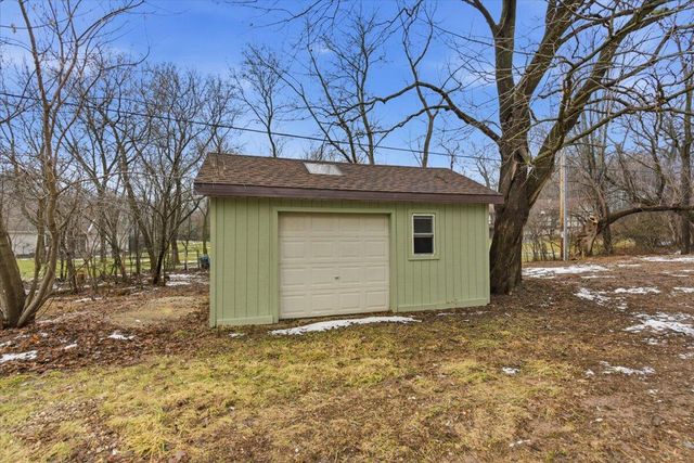 N65W30990 Beaver Lake ROAD, Hartland, WI 53029