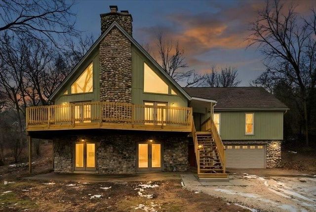 N65W30990 Beaver Lake ROAD, Hartland, WI 53029