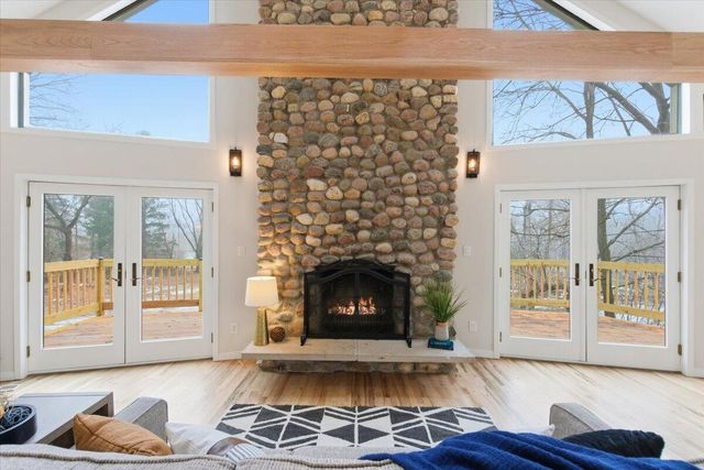 N65W30990 Beaver Lake ROAD, Hartland, WI 53029