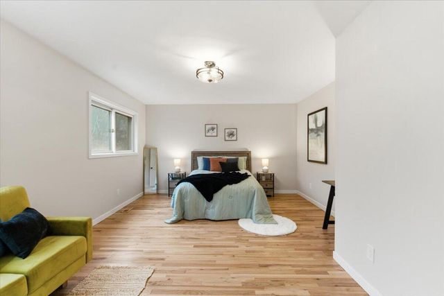 N65W30990 Beaver Lake ROAD, Hartland, WI 53029