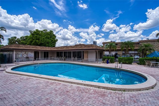 2500 SW 81st Avenue 402, Davie, FL 33324
