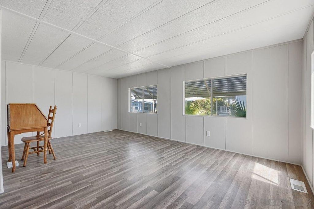 Image 13 of property listing at 13594 Highway 8 Business 53, Lakeside, CA 92040