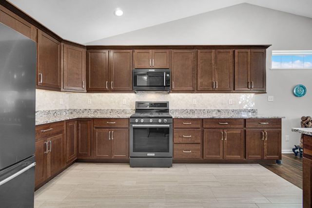 8341 Larkspur Terrace, St. John, IN 46373