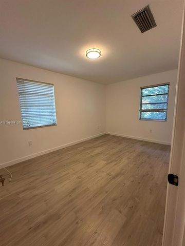 3755 Oak Ave, Miami, FL 33133